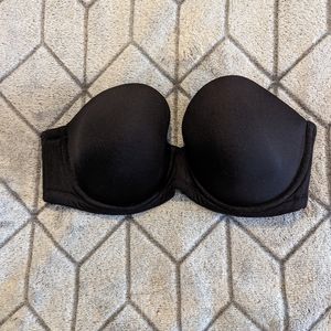 Black strapless bra